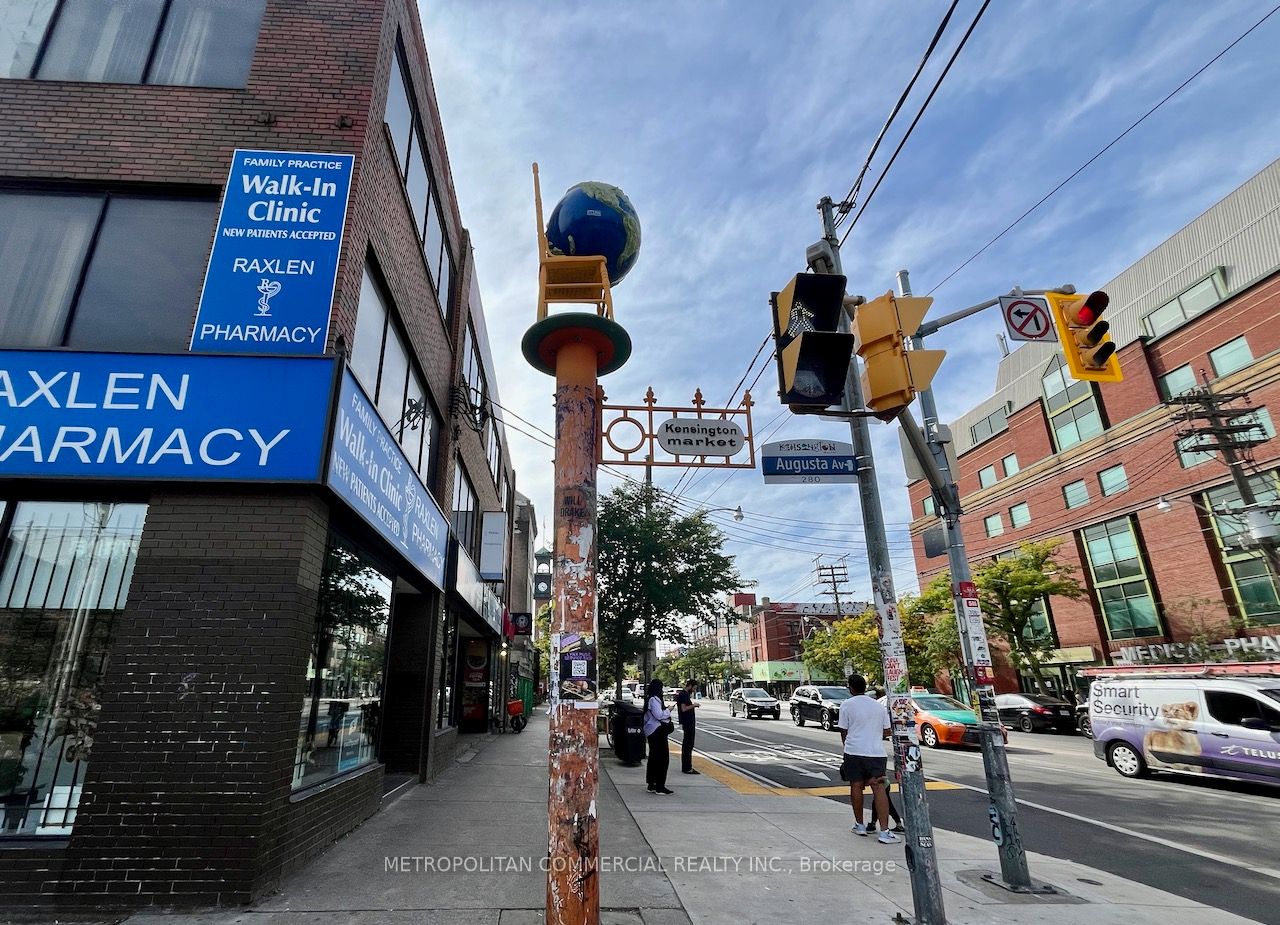 349 College St, Toronto, Ontario, Kensington-Chinatown