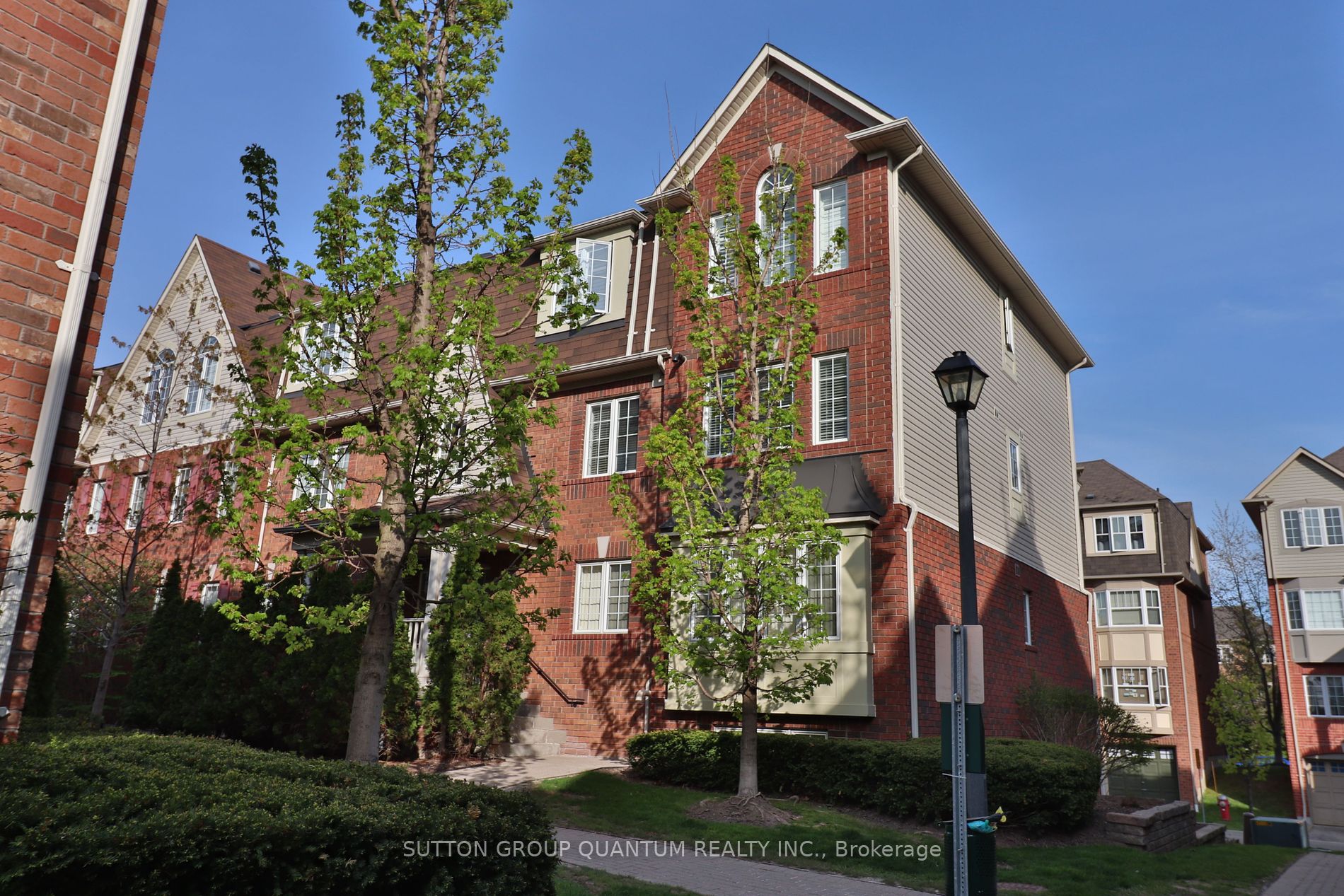 704 Neighbourhood Circ, Mississauga, Ontario, Cooksville