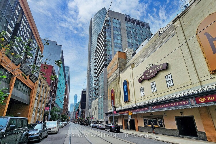 200 Victoria St, Toronto, Ontario, Church-Yonge Corridor