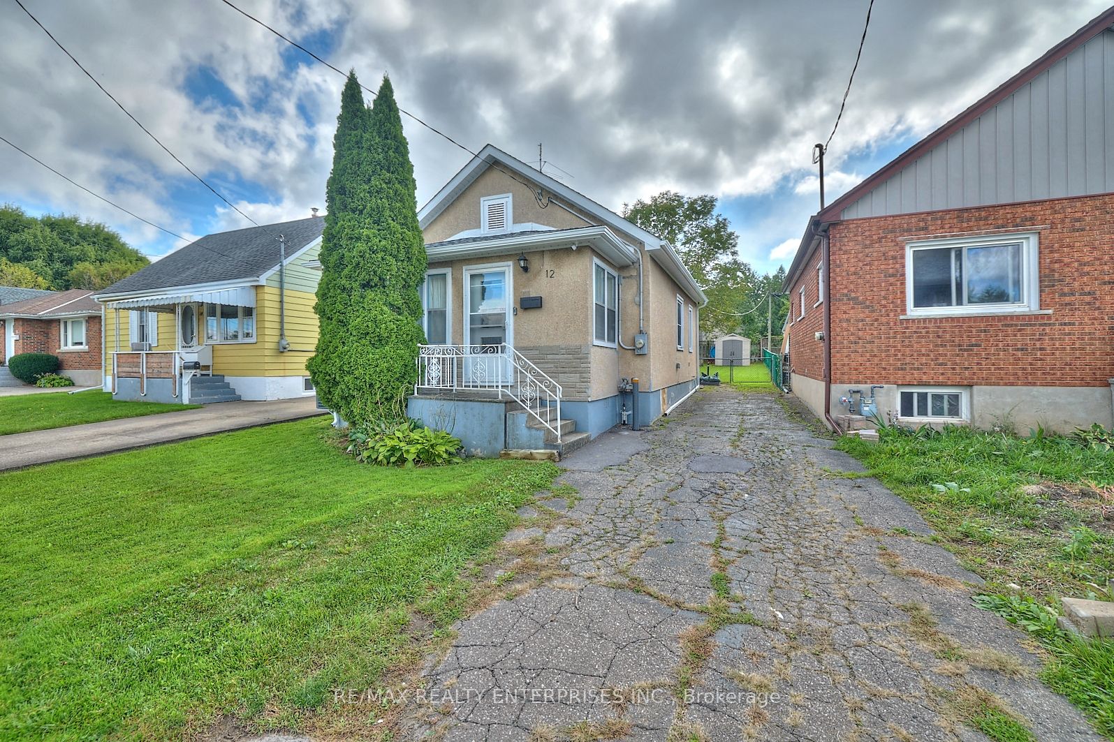 12 Fairburn Ave, St. Catharines, Ontario, 