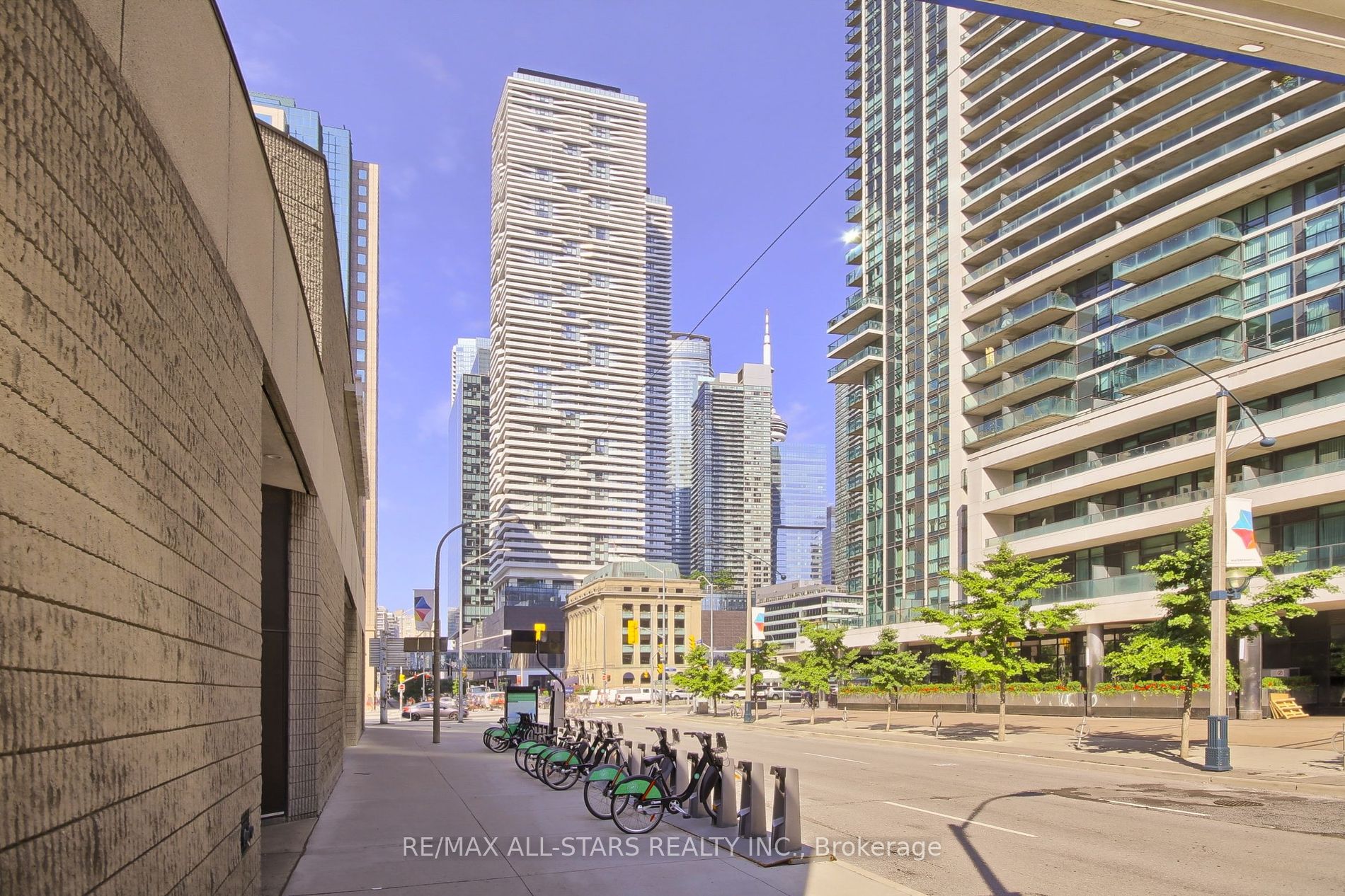 100 Harbour St, Toronto, Ontario, Waterfront Communities C1