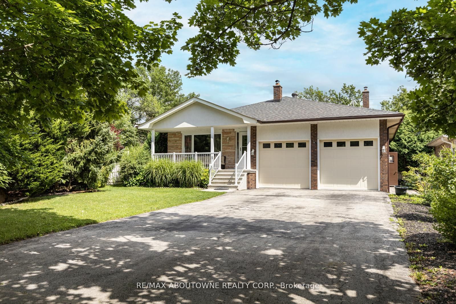 2254 Yates Crt, Oakville, Ontario, Bronte West