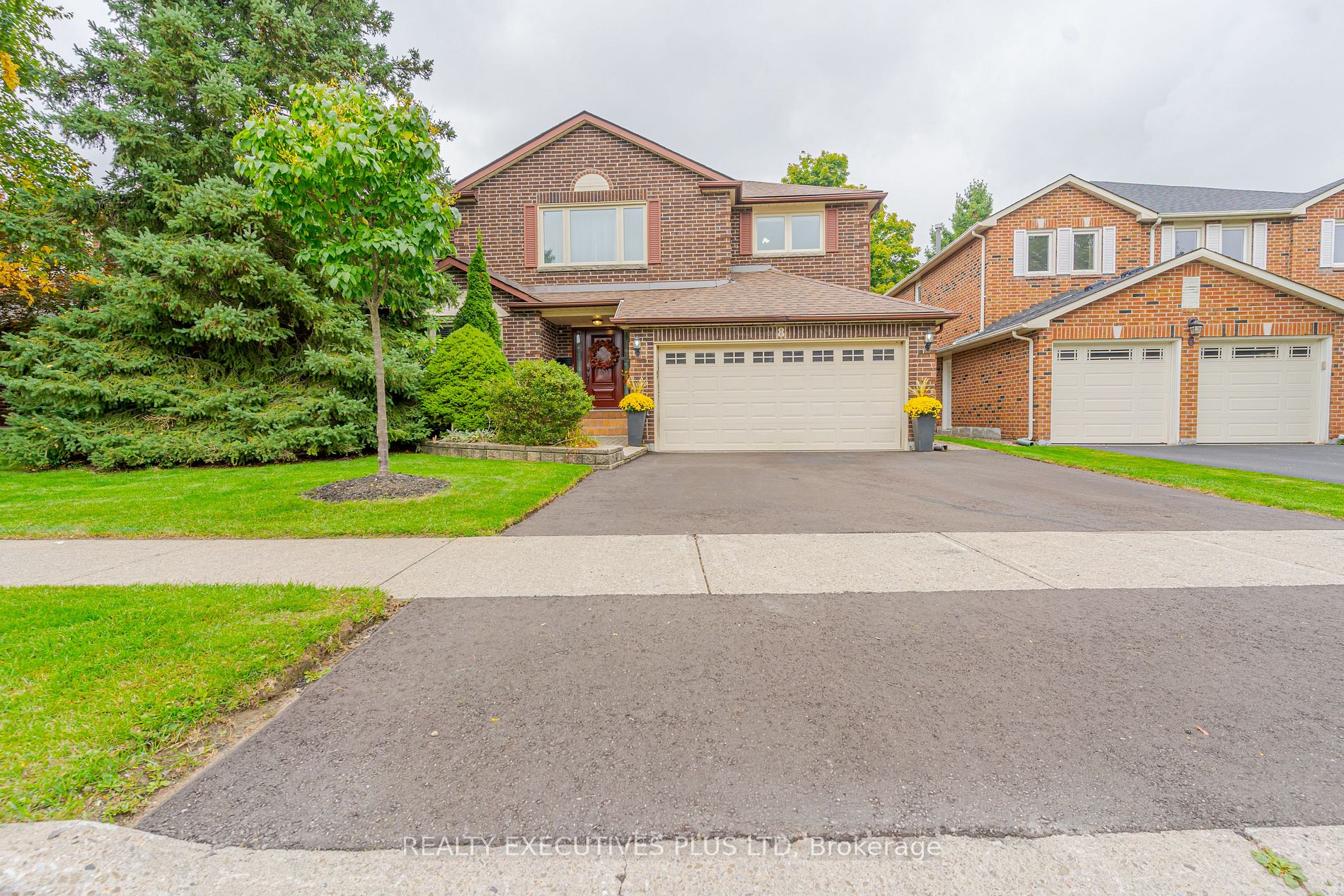 8 Lombardy Cres, Brampton, Ontario, Queen Street Corridor