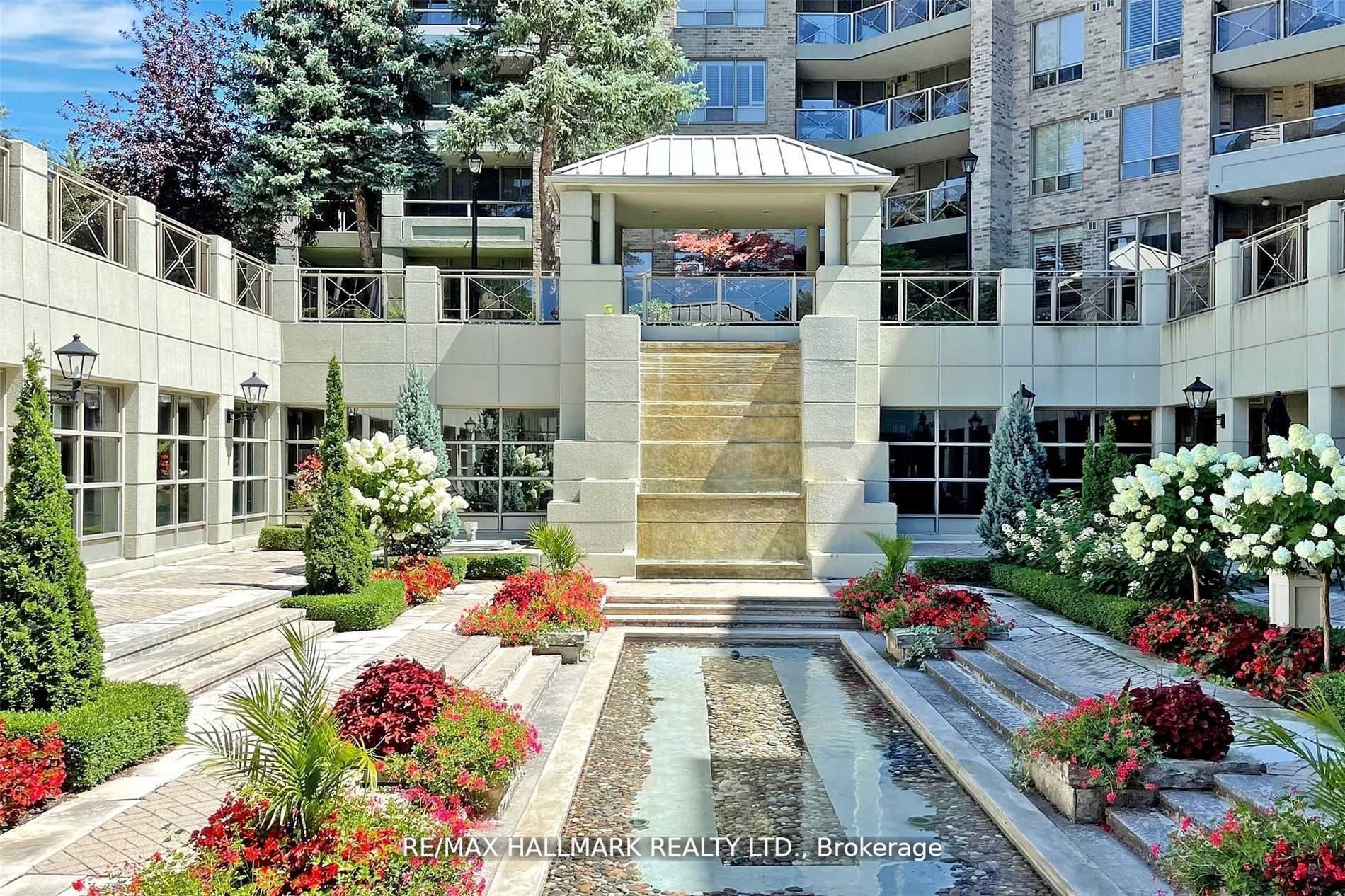 215 The Donway  W, Toronto, Ontario, Banbury-Don Mills