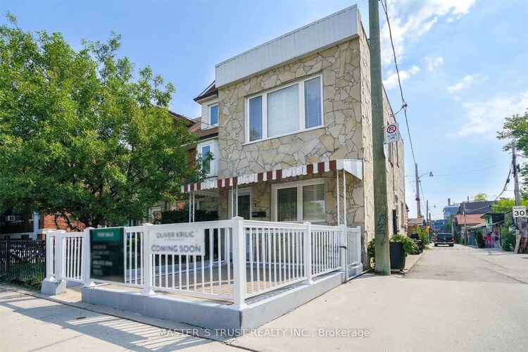 7 Vankoughnet St, Toronto, Ontario, University