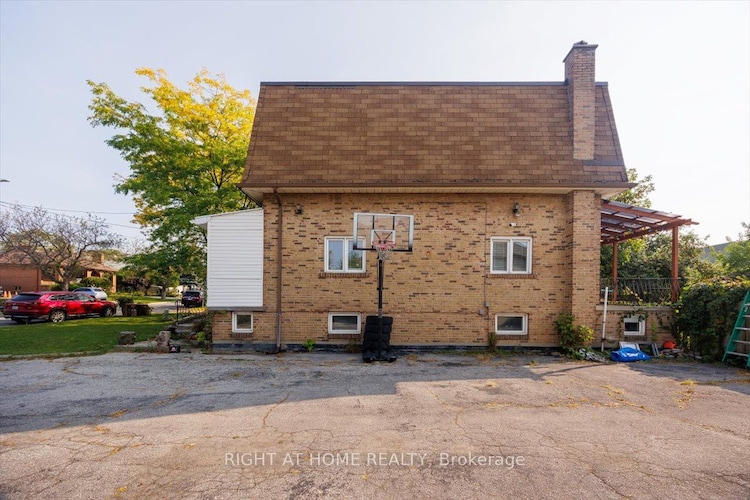 153 Downsview Ave, Toronto, Ontario, Downsview-Roding-CFB