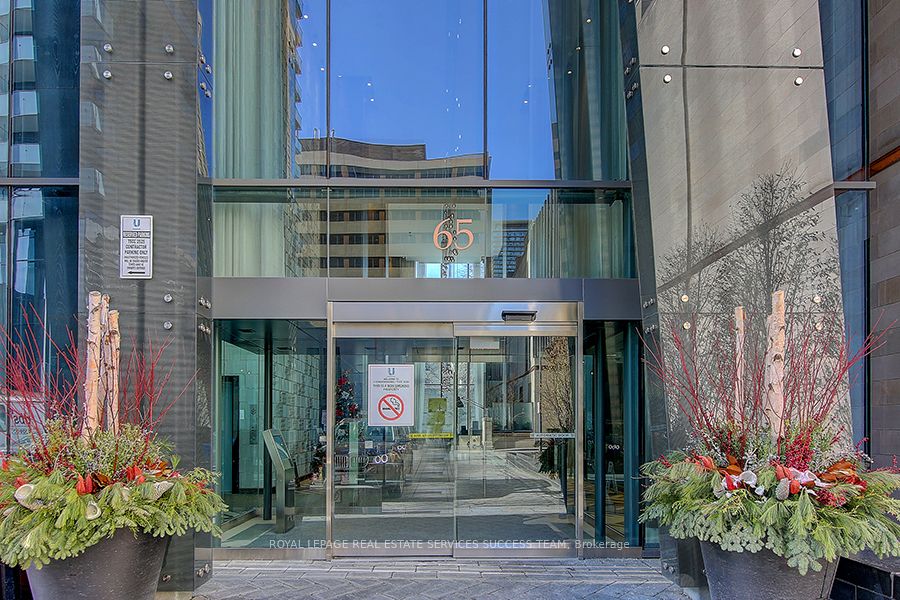 65 St Mary St, Toronto, Ontario, Bay Street Corridor