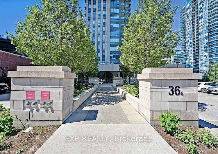 36 Park Lawn Rd W, Toronto, Ontario, Mimico