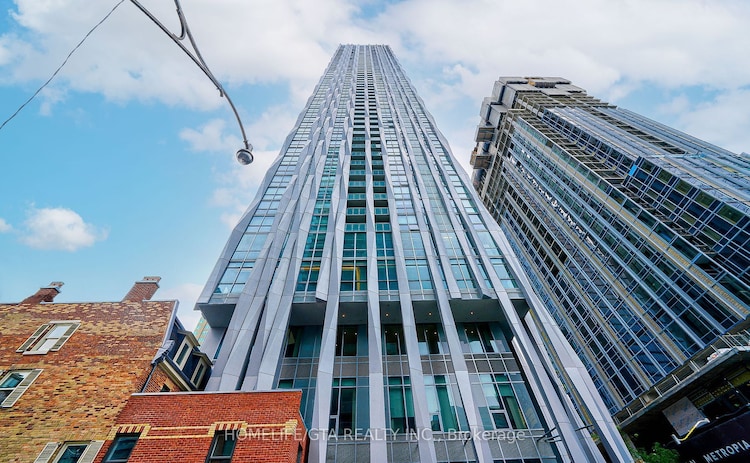 1 Yorkville Ave, Toronto, Ontario, Annex