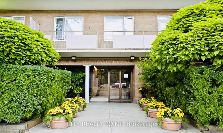 2 Grandstand Pl, Toronto, Ontario, Thorncliffe Park