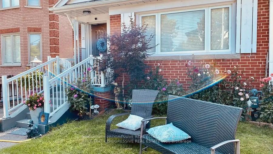 22 Barfield Ave, Toronto, Ontario, Danforth Village-East York