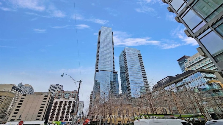 1 Yorkville Ave, Toronto, Ontario, Annex