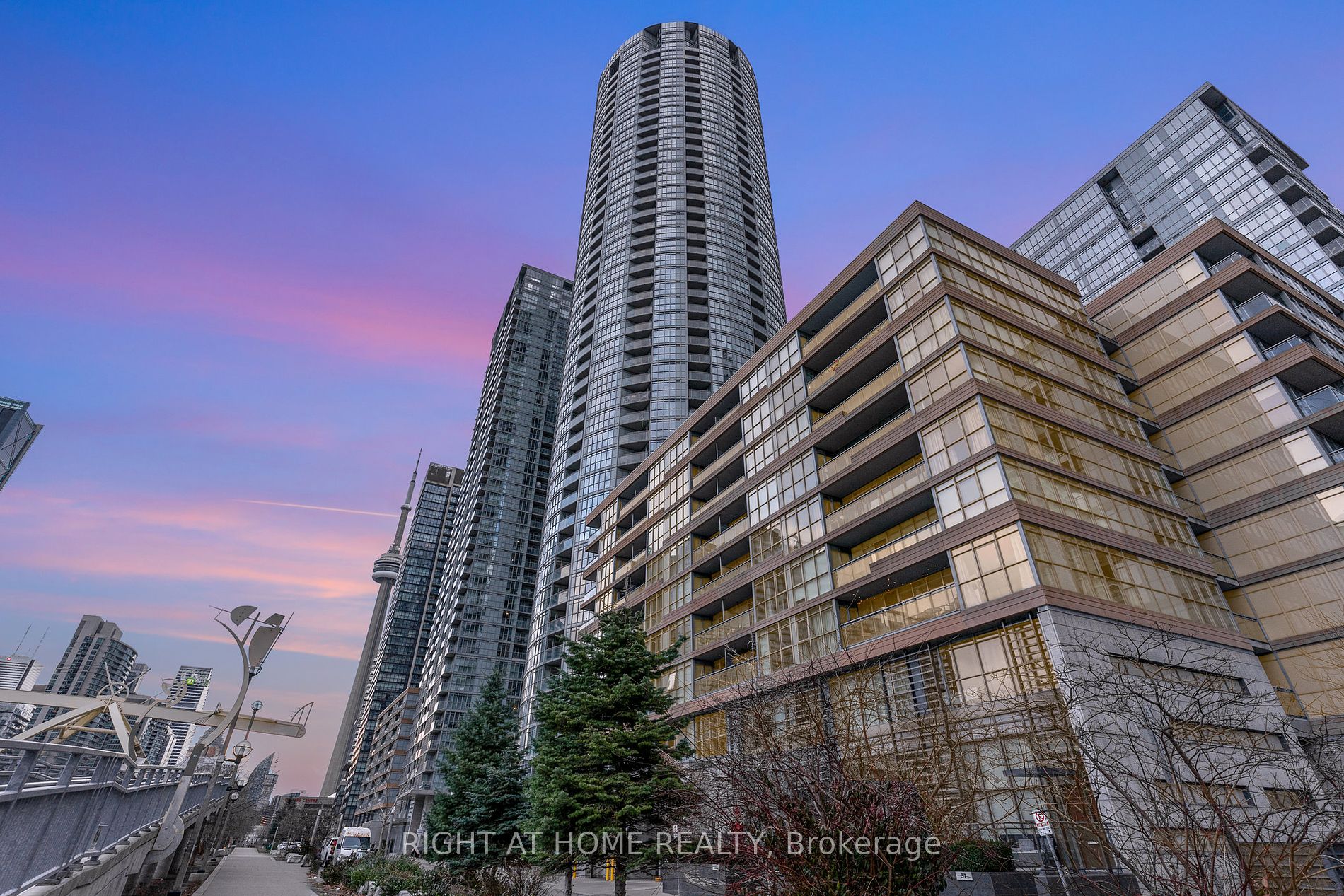 21 Iceboat Terr, Toronto, Ontario, Waterfront Communities C1