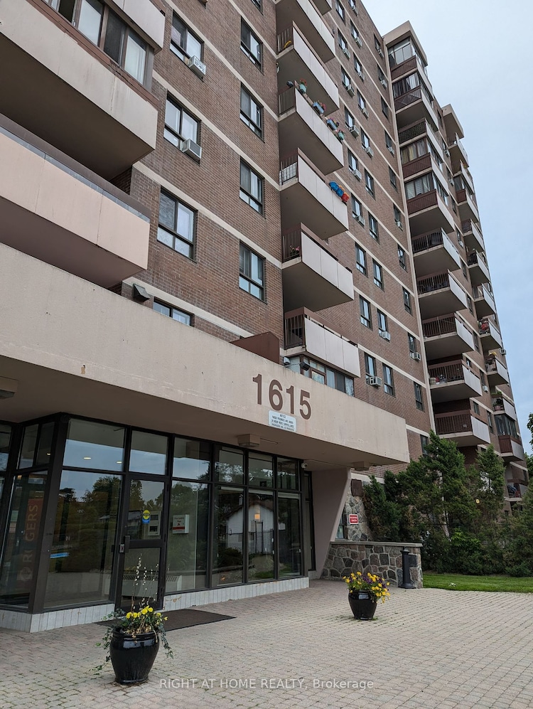 1615 Bloor St N, Mississauga, Ontario, Applewood