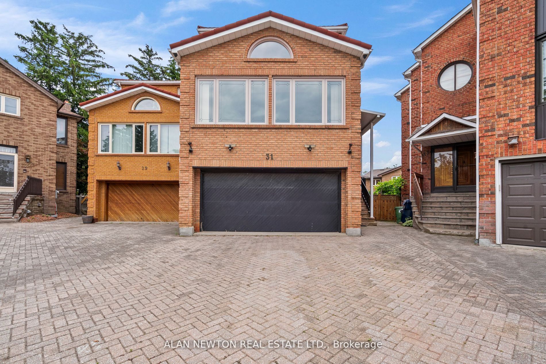 31 Carnival Crt, Toronto, Ontario, Westminster-Branson