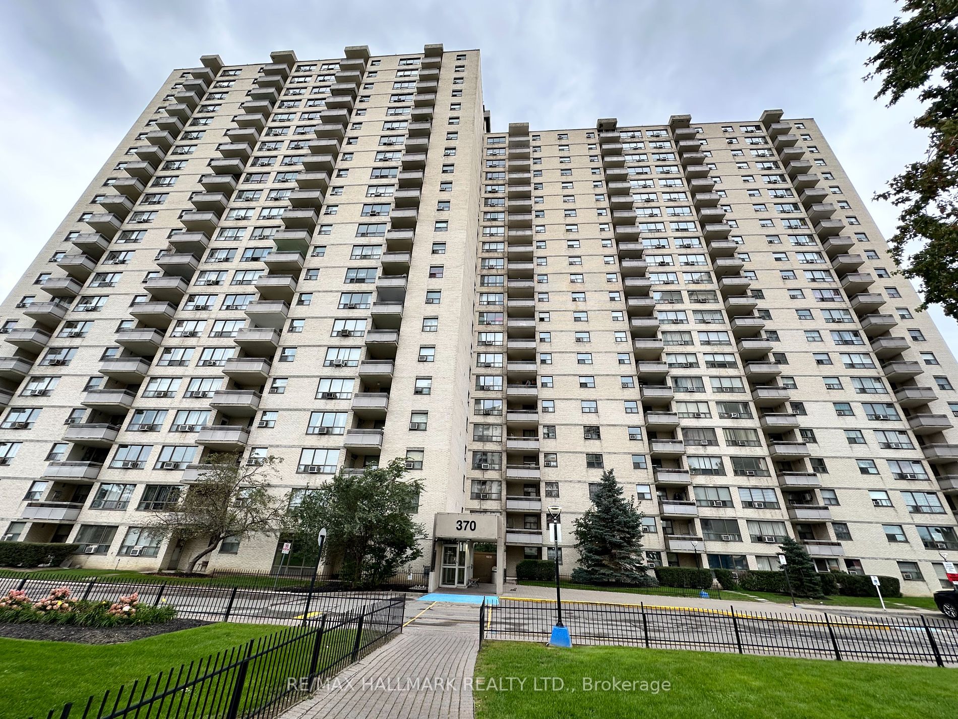 370 Dixon Rd, Toronto, Ontario, Kingsview Village-The Westway