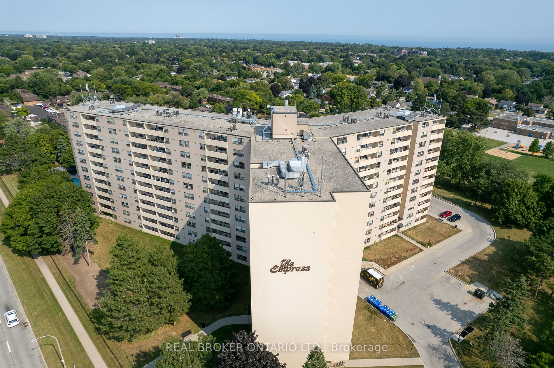 700 Dynes Rd, Burlington, Ontario, Roseland