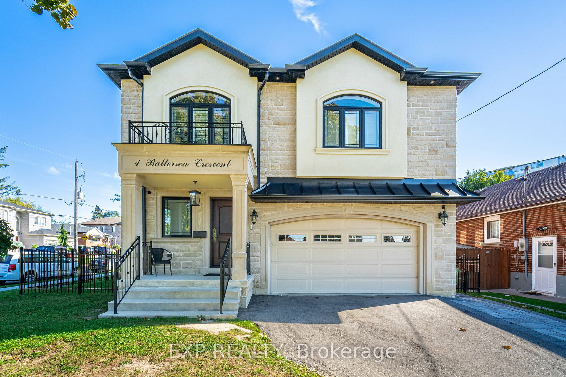 1 Battersea Cres, Toronto, Ontario, Maple Leaf