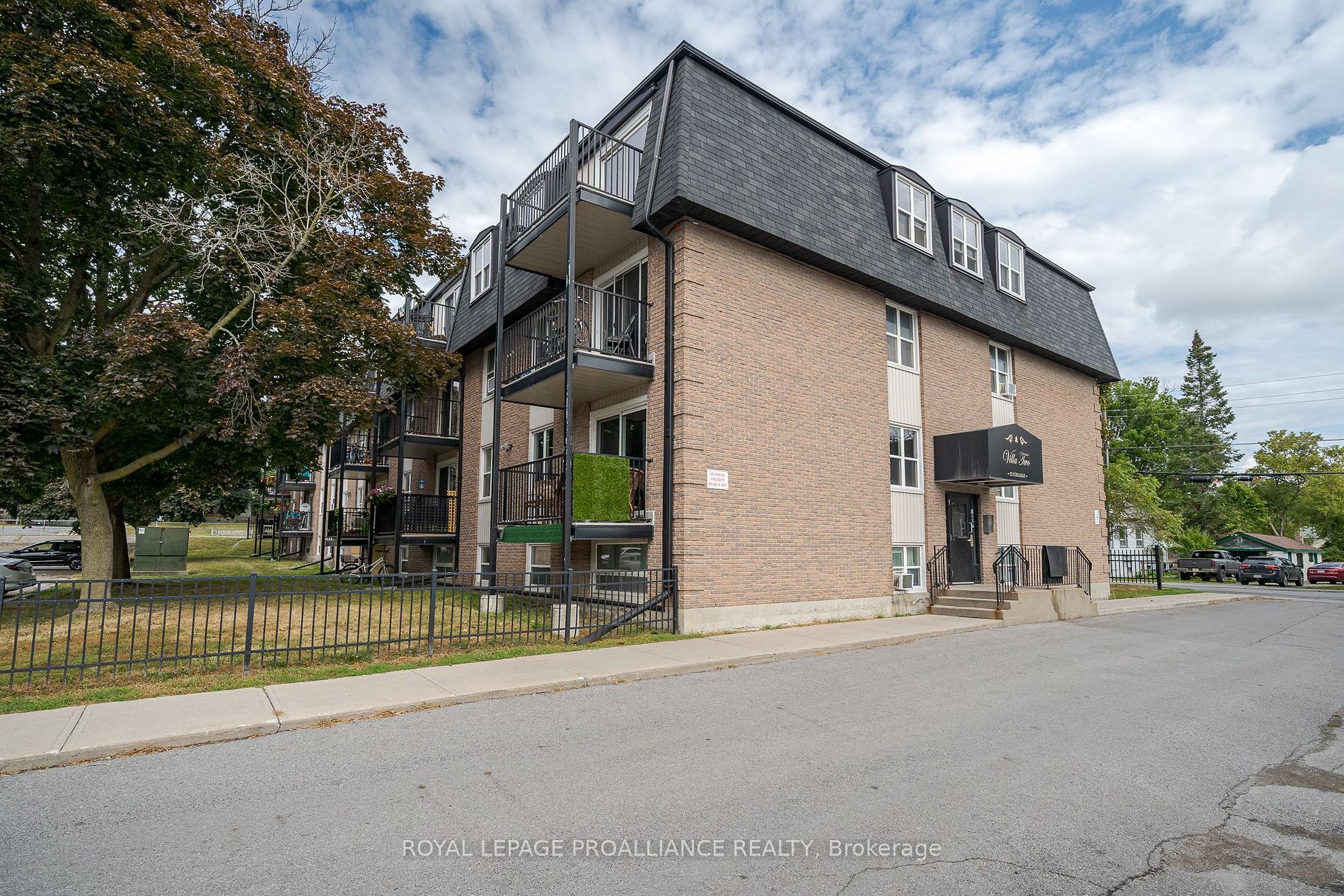 25 College St, Belleville, Ontario, 