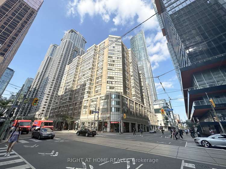 711 Bay St, Toronto, Ontario, Bay Street Corridor