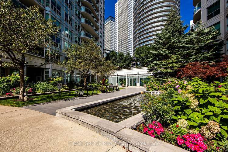 600 Queens Quay W, Toronto, Ontario, Waterfront Communities C1