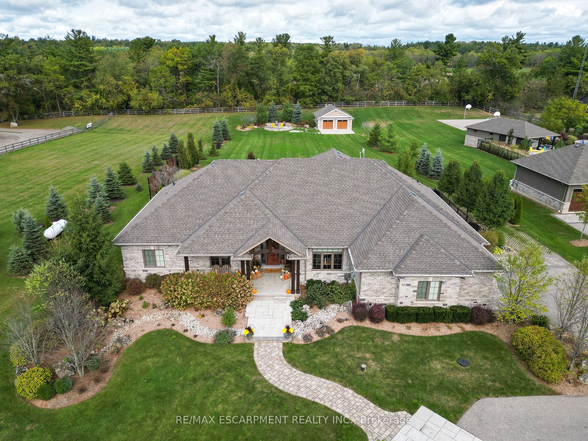 523 Blue Lake Rd, Brant, Ontario, South Dumfries