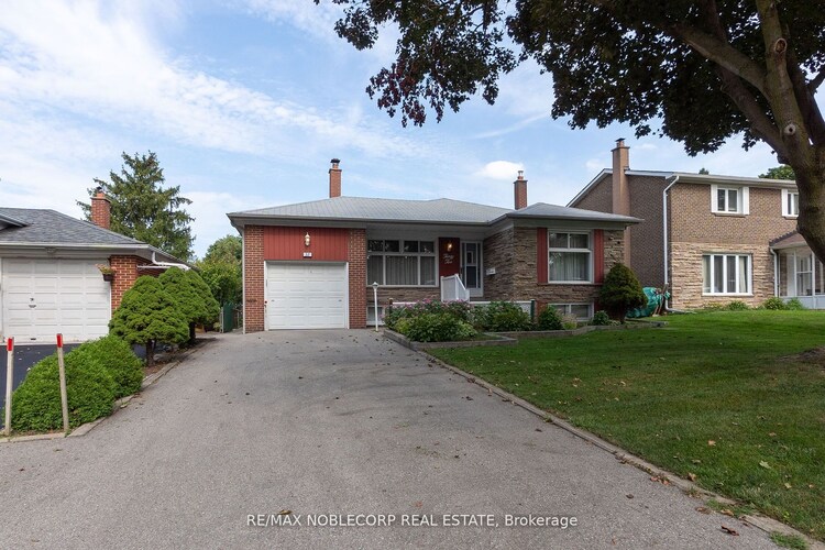 32 Summerside Cres, Toronto, Ontario, Hillcrest Village