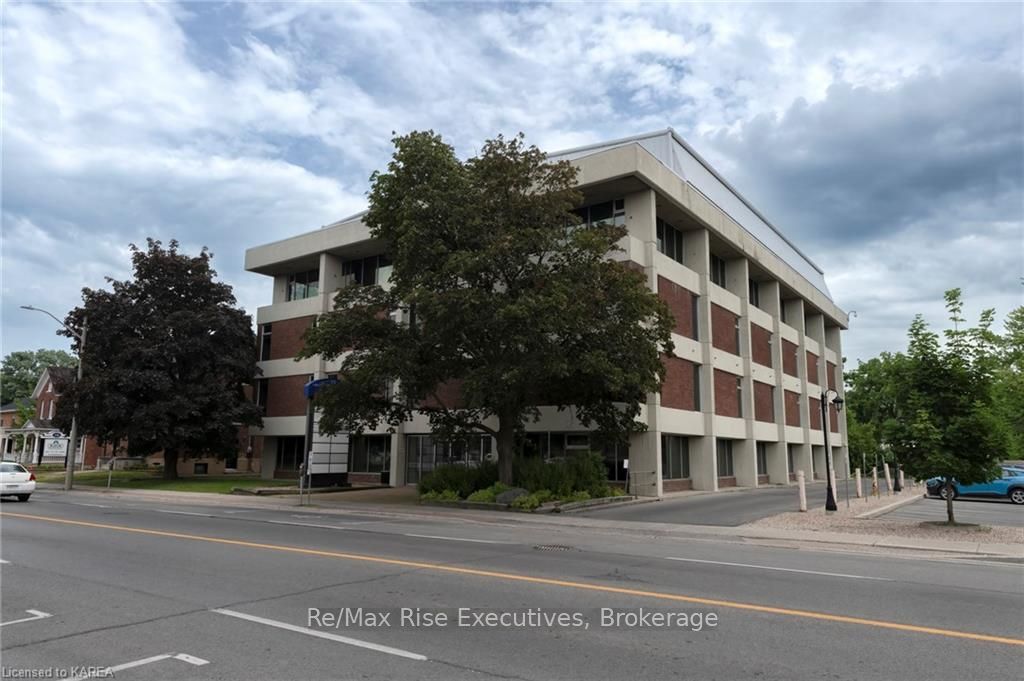 132 SECOND St E, Cornwall, Ontario, 717 - Cornwall