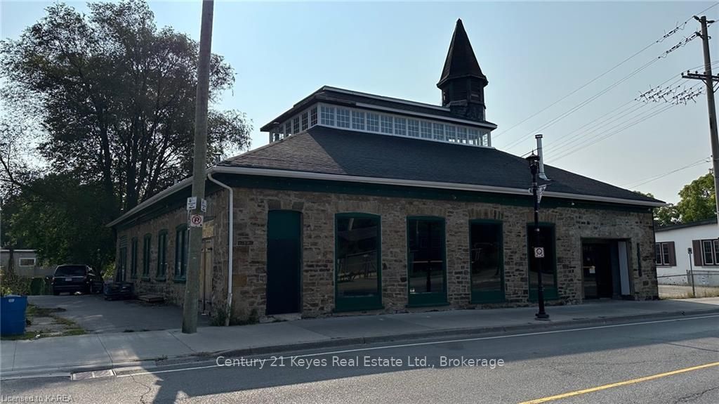 9 KING St, Gananoque, Ontario, 