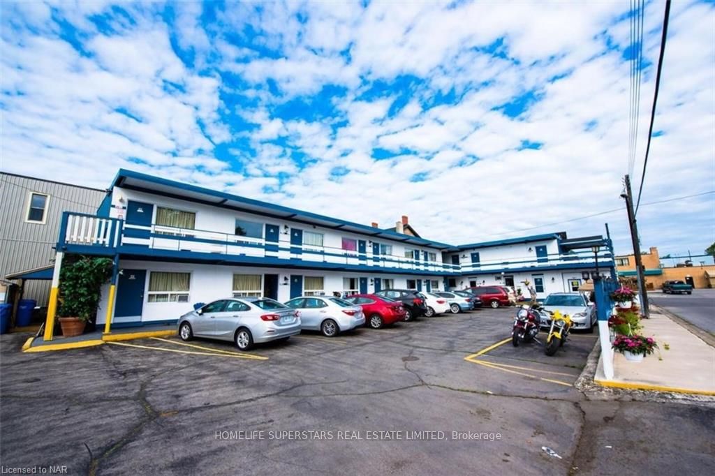 3708 MAIN St, Niagara Falls, Ontario, 