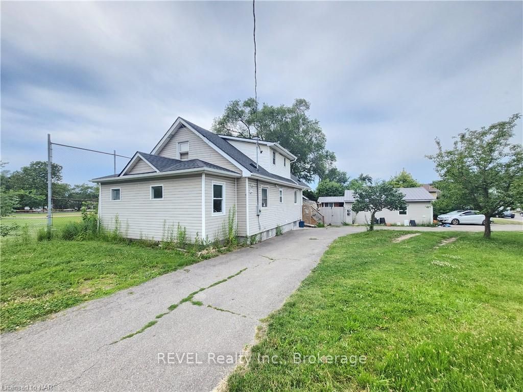 401 QUEENSTON St, St. Catharines, Ontario, 450 - E. Chester