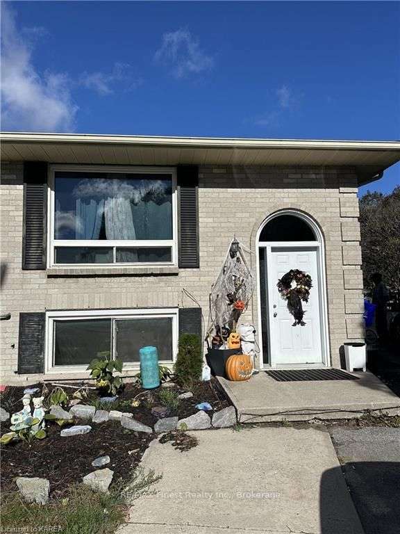 882 BEACONHILL Crt, Kingston, Ontario, North of Taylor-Kidd Blvd