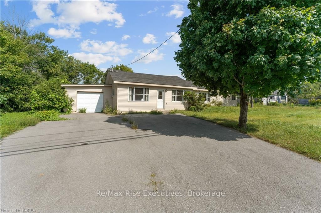 4999 BATH Rd, Loyalist, Ontario, Lennox and Addington - South