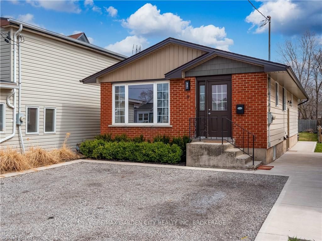 9 CHURCHILL St, St. Catharines, Ontario, 458 - Western Hill