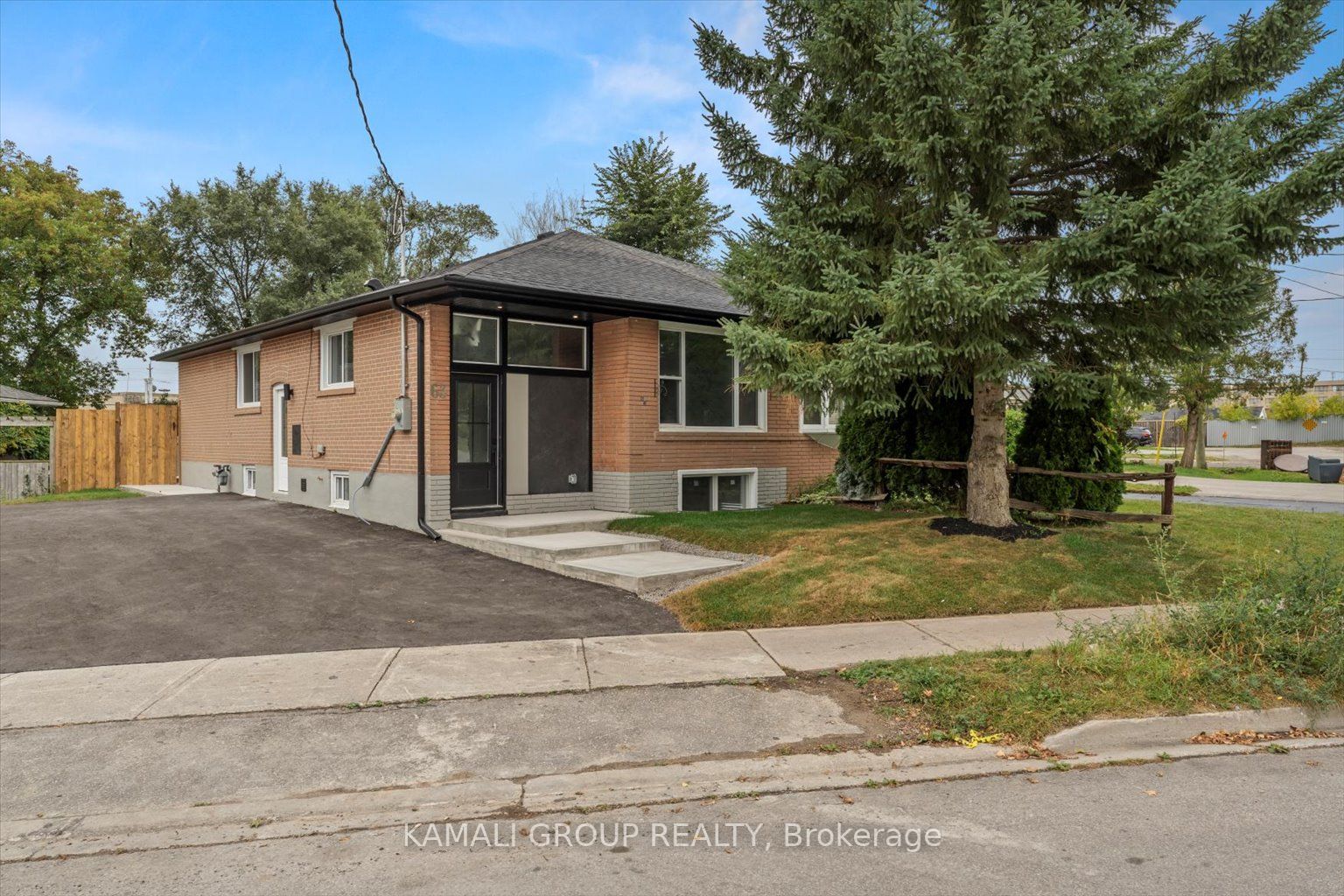 63 Walter Ave, Newmarket, Ontario, Bristol-London