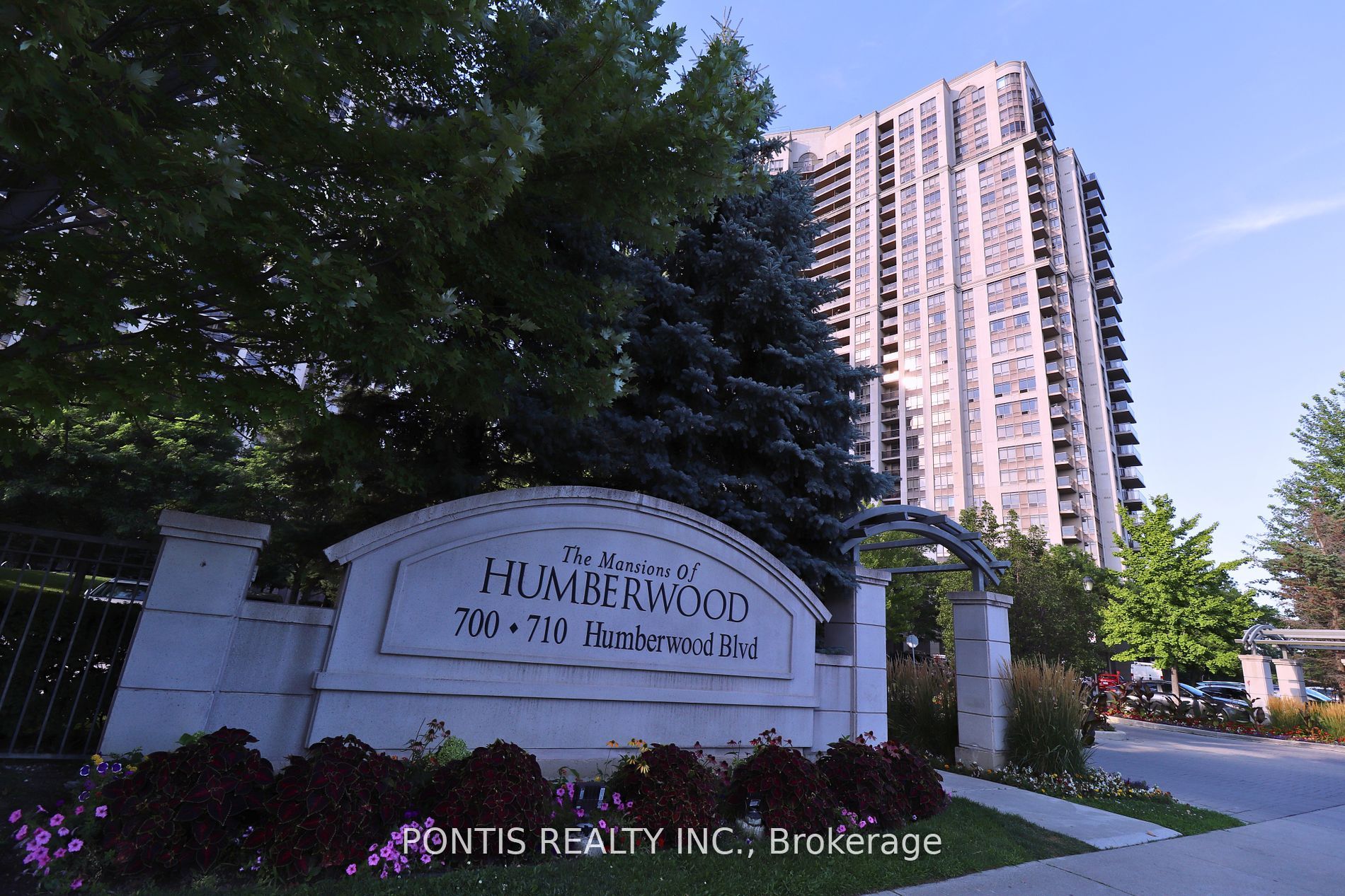 700 Humberwood Blvd, Toronto, Ontario, West Humber-Clairville