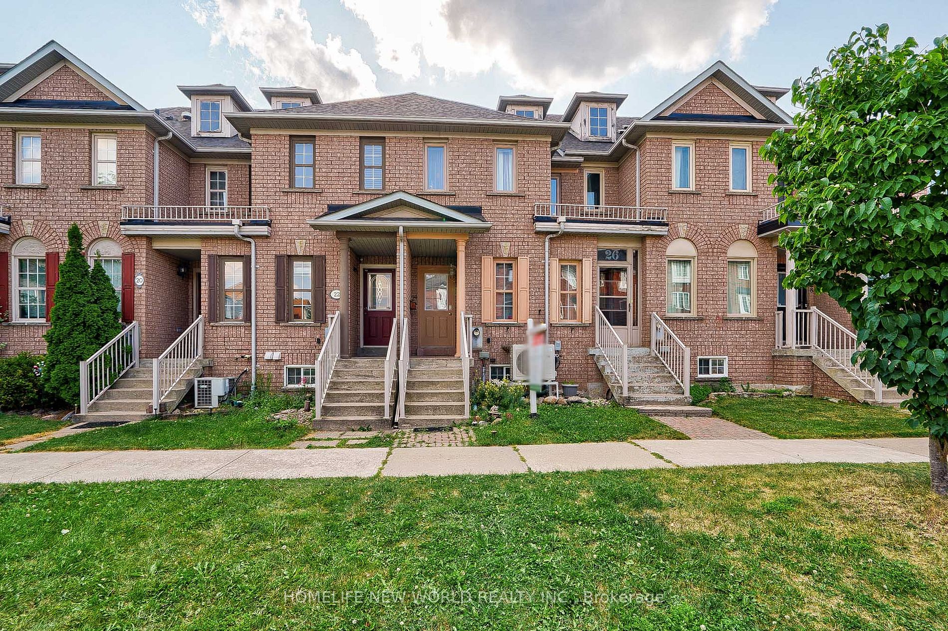 24 Ellesmere St, Richmond Hill, Ontario, Langstaff