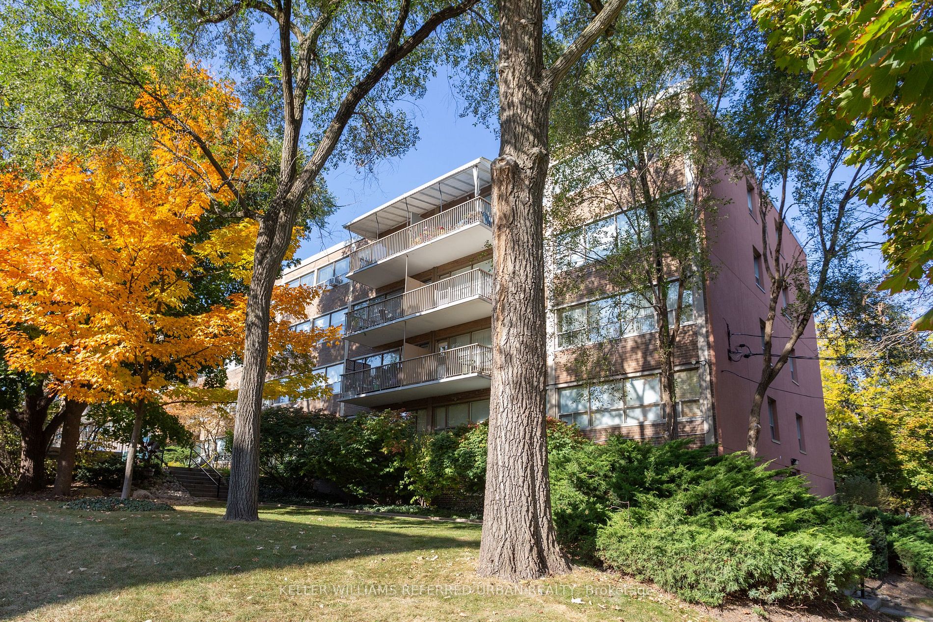 160 The Donway  W, Toronto, Ontario, Banbury-Don Mills