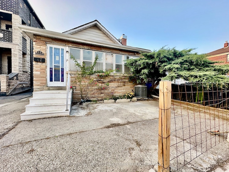 12 Rotherham Ave, Toronto, Ontario, Keelesdale-Eglinton West