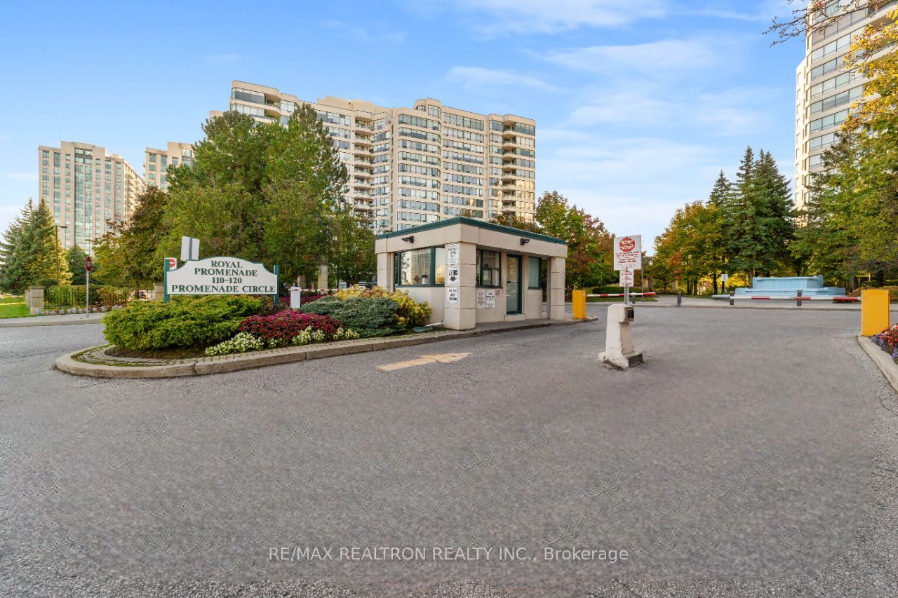 110 Promenade Circ, Vaughan, Ontario, Brownridge