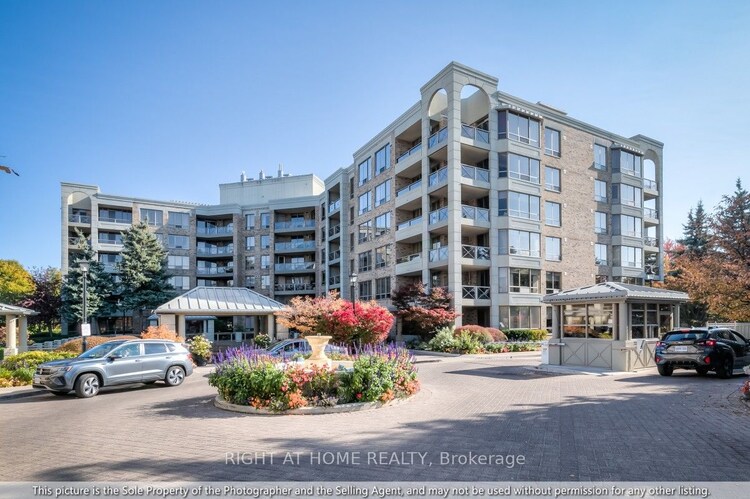 215 The Donway Way W, Toronto, Ontario, Banbury-Don Mills