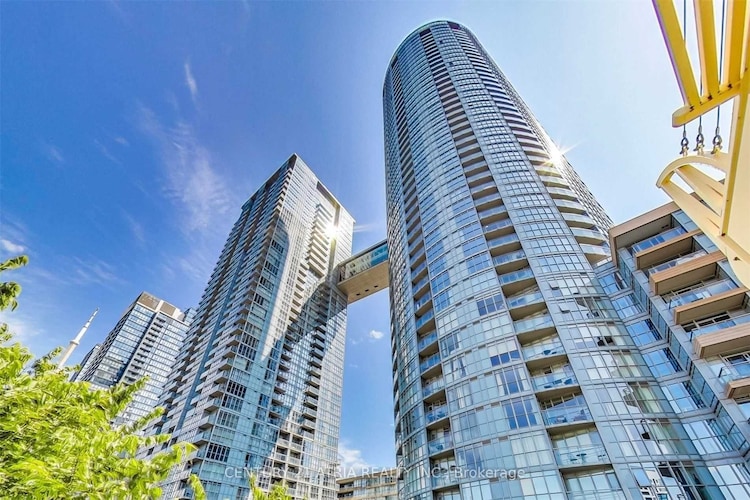 15 Iceboat Terr, Toronto, Ontario, Waterfront Communities C1