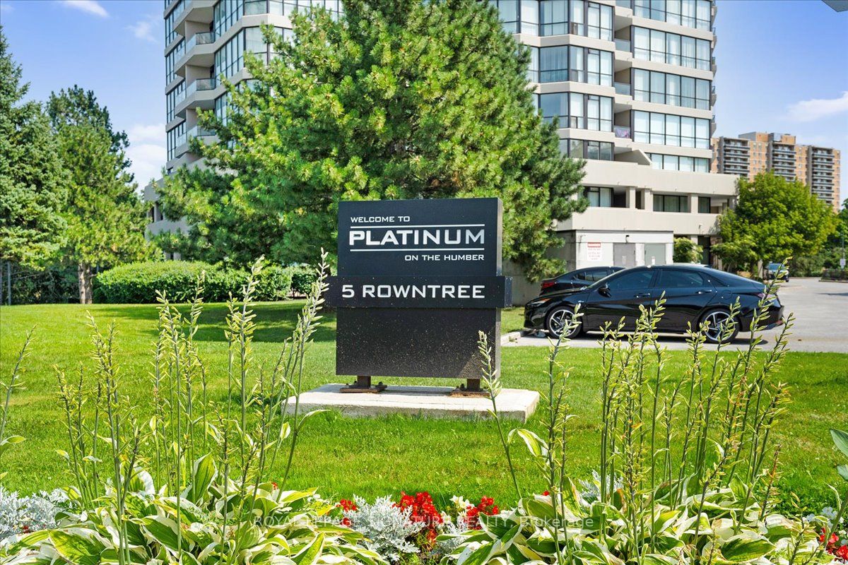 5 Rowntree Rd, Toronto, Ontario, Mount Olive-Silverstone-Jamestown