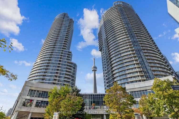 208 Queens Quay W, Toronto, Ontario, Waterfront Communities C1