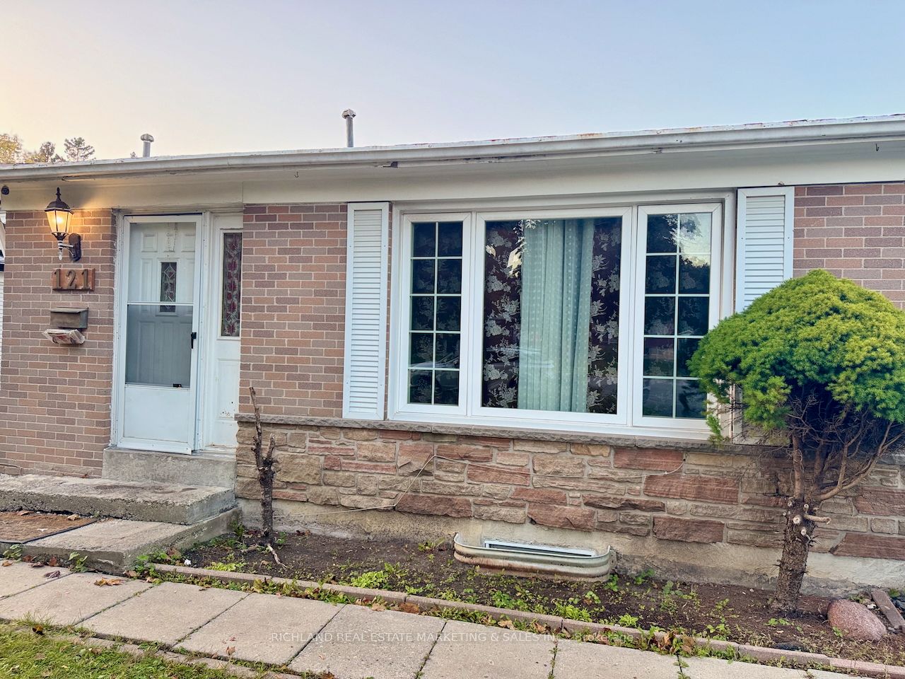 121 Rutherford Rd N, Brampton, Ontario, Madoc