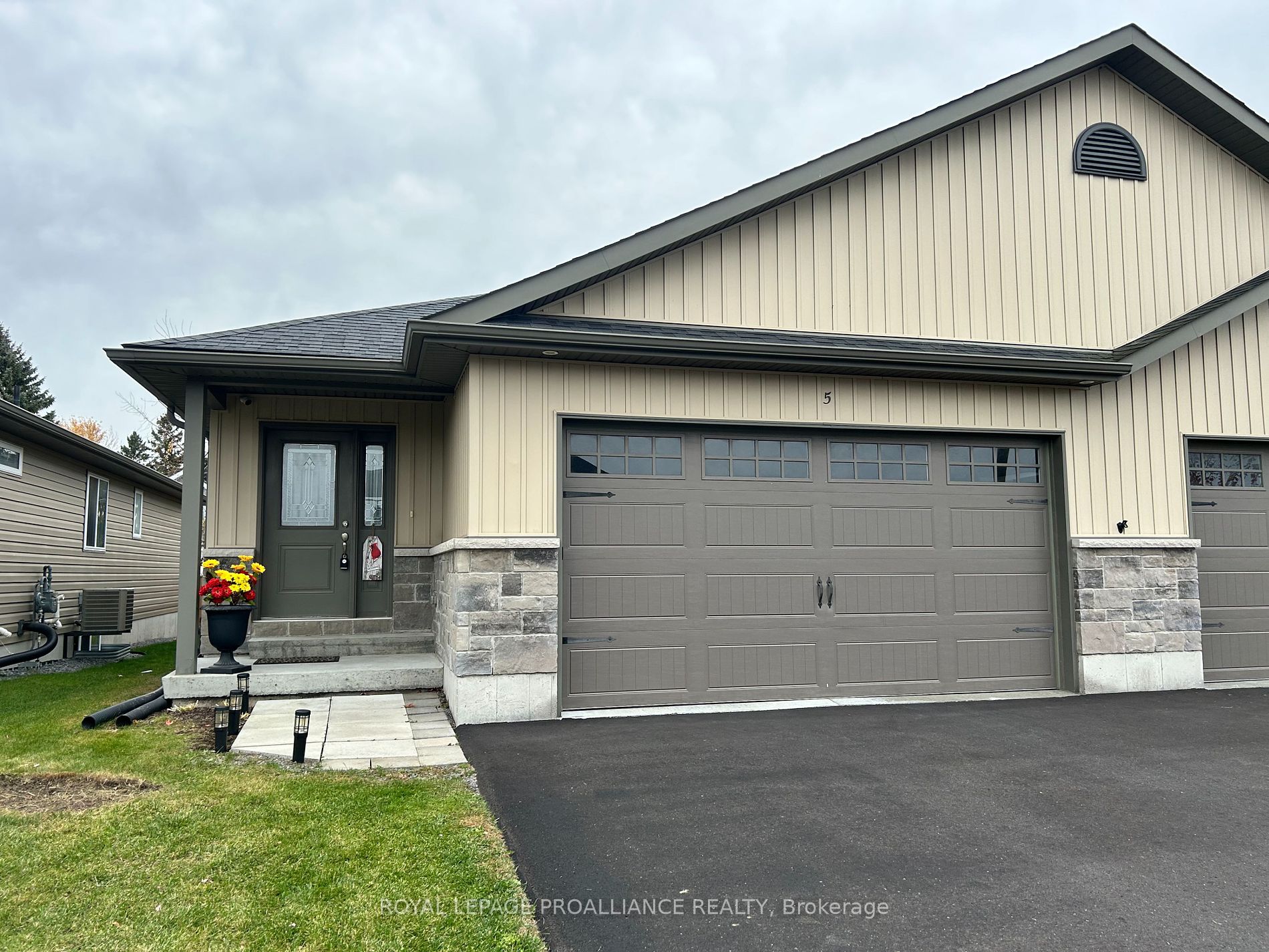 5 Cobblestone St, Belleville, Ontario, 