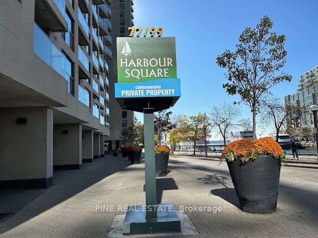 77 Harbour Sq, Toronto, Ontario, Waterfront Communities C1