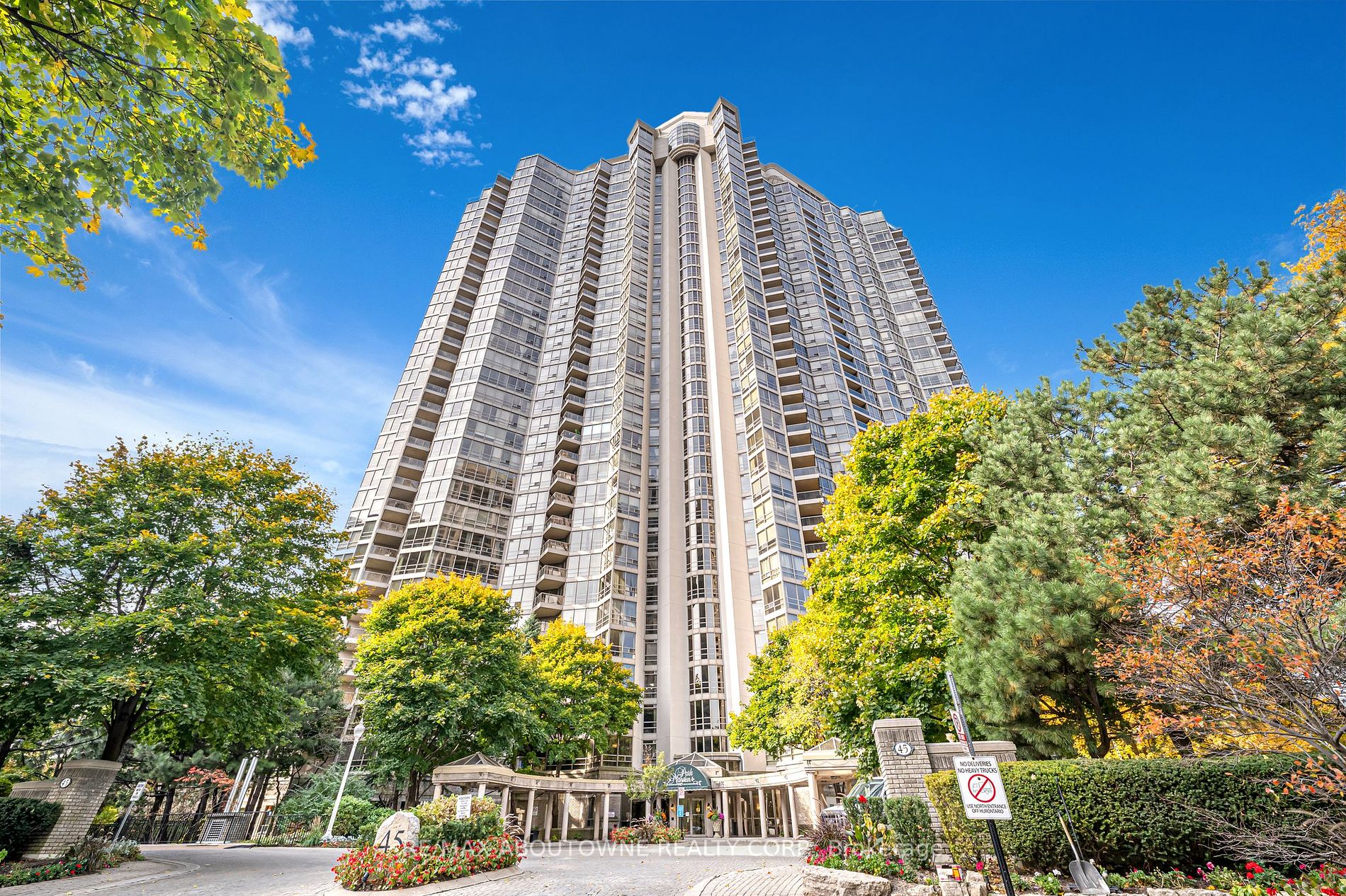 45 Kingsbridge Garden Circ, Mississauga, Ontario, Hurontario