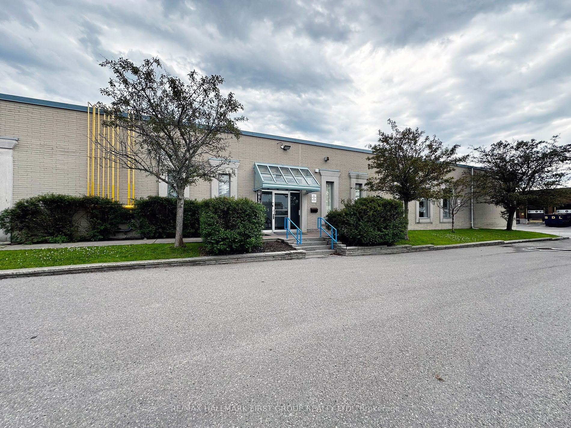 126 Commercial Ave, Ajax, Ontario, South West