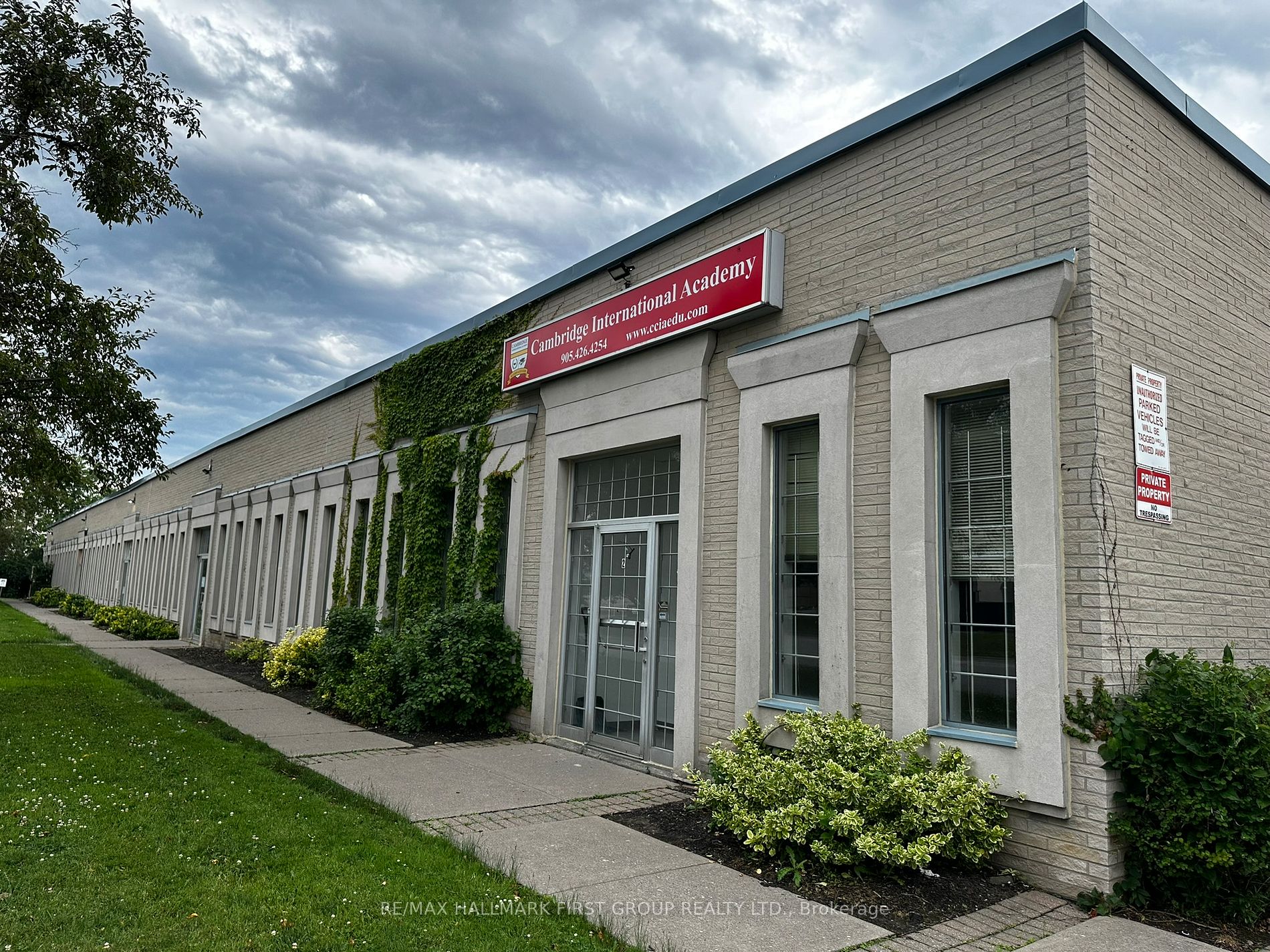 126 Commercial Ave, Ajax, Ontario, South West